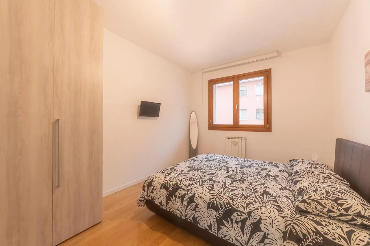 Luigi Flat Apartment Mestre Italy
